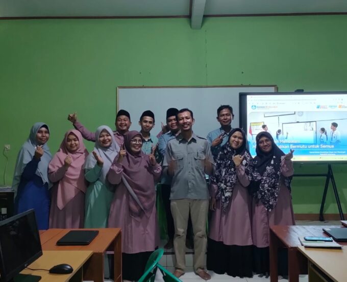 Tingkatkan Kesadaran Lingkungan, Pengawas Pembina Gelar Pelatihan Adiwiyata di SMA Plus Al-Hasan Banjarsari
